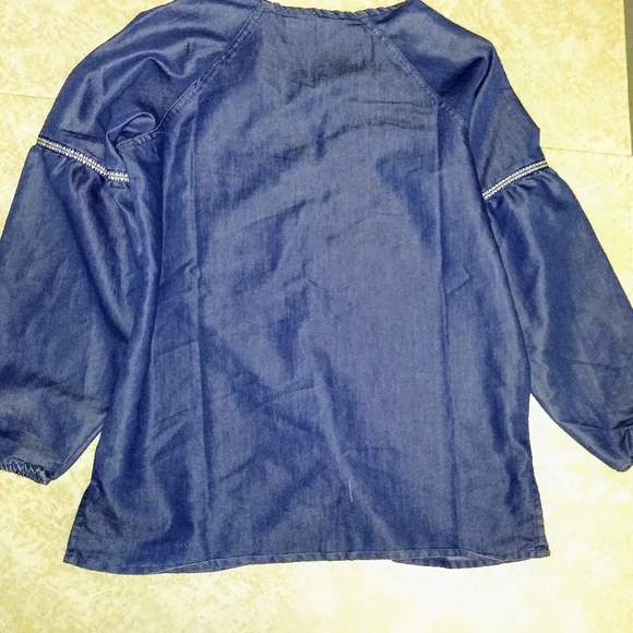 Cute ladies top, by August silk, Small, denim - Picture 3 of 4